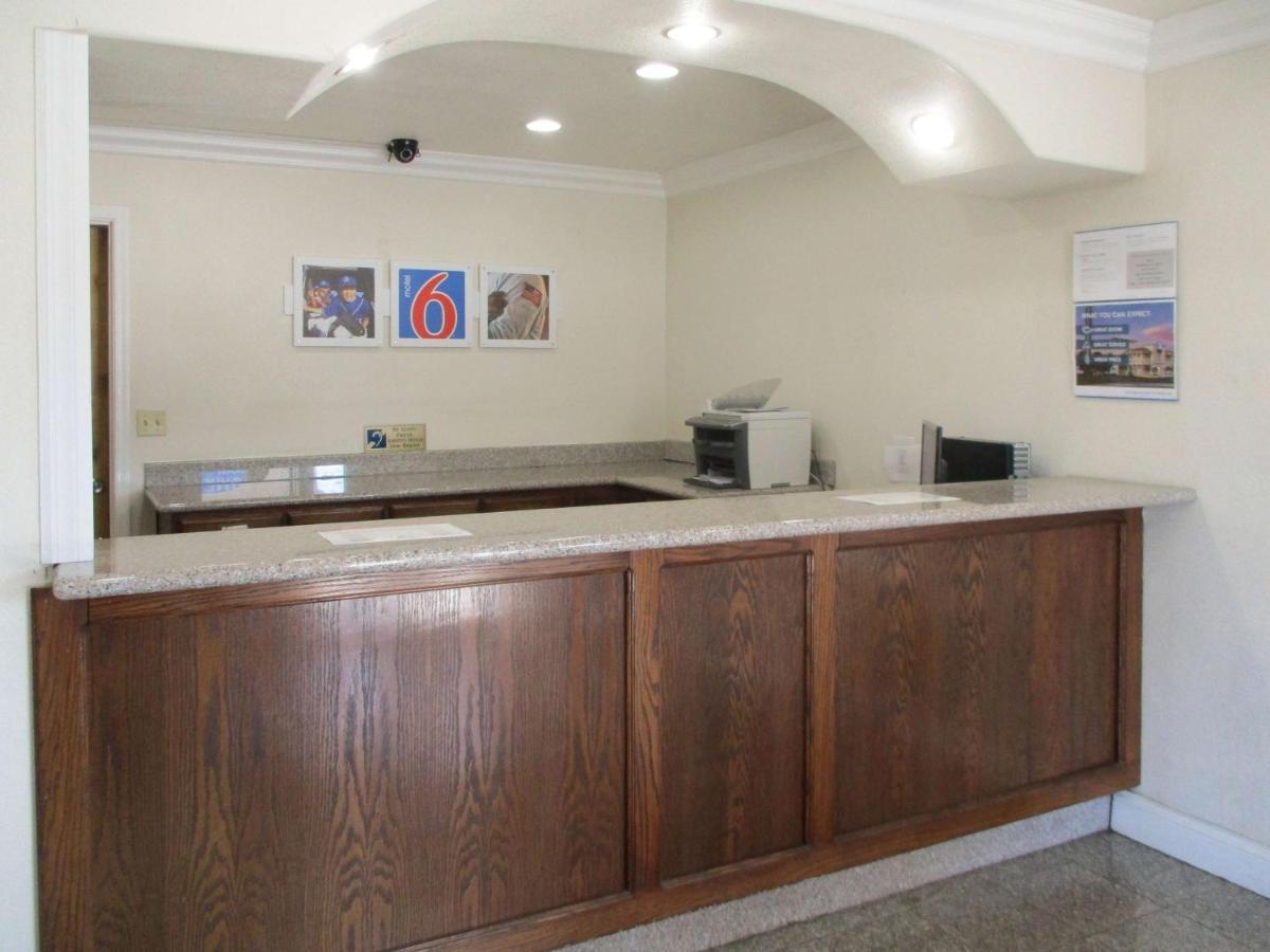 Hotel 6-fresno, Ca 2*